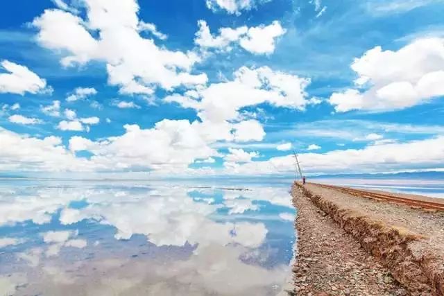 去了茶卡盐湖才知道，“天空之镜”拍出的照片真的很梦幻。.jpg